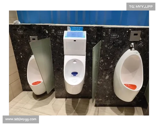 曼联一线队大楼改建：理发室与智能小便池引领新潮流