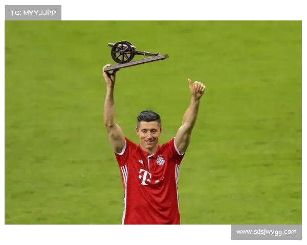 莱万多夫斯基：从天赋到巅峰 解析世界级前锋的成长之路