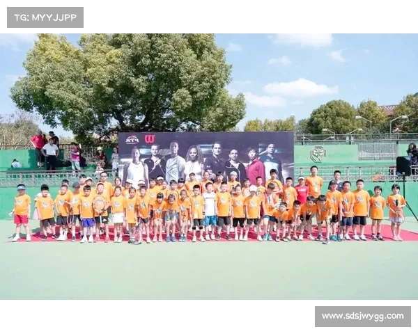 网球比赛小组赛精彩纷呈，选手们争锋相对争夺晋级资格