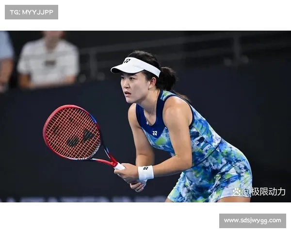 网球比赛小组赛精彩纷呈，选手们争锋相对争夺晋级资格