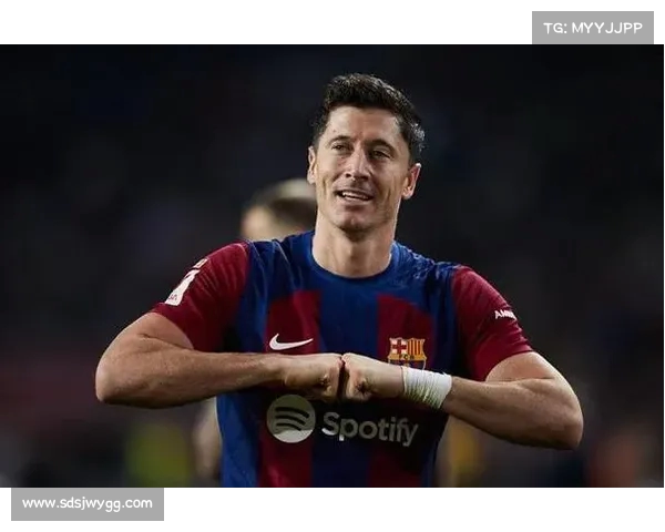 莱万多夫斯基：从天赋到巅峰 解析世界级前锋的成长之路